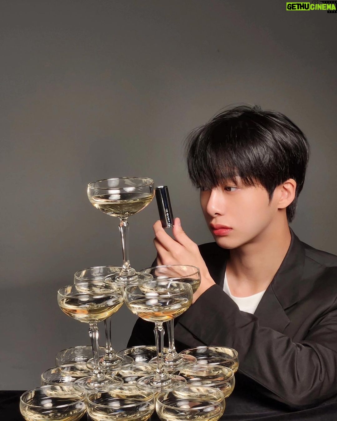 Chae Hyung-won Instagram - 다시 만나요🖤 @givenchybeauty @cosmopolitankorea