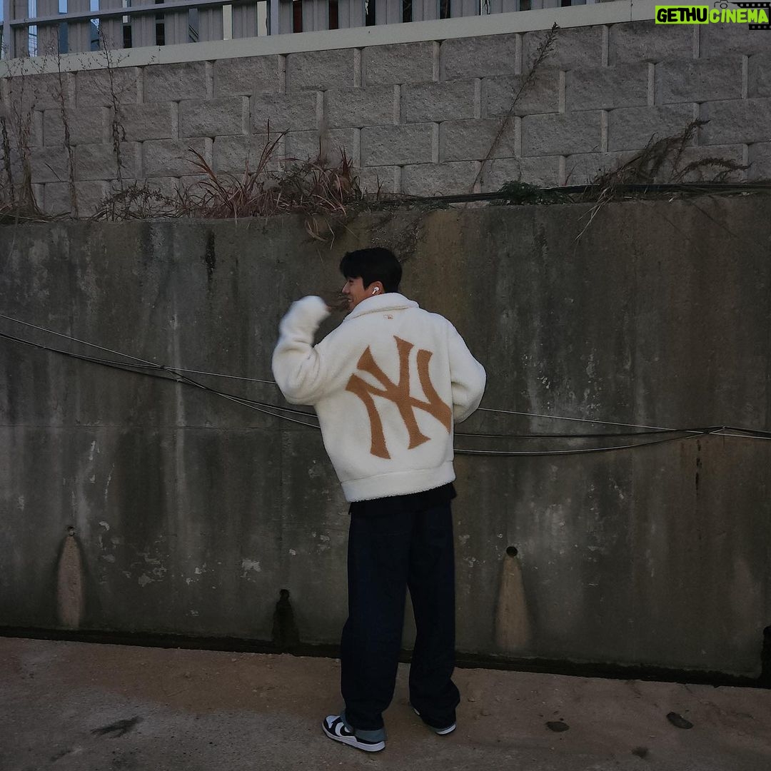 Chae Jong-hyeop Instagram - #MLB후리스#MLBKOREA