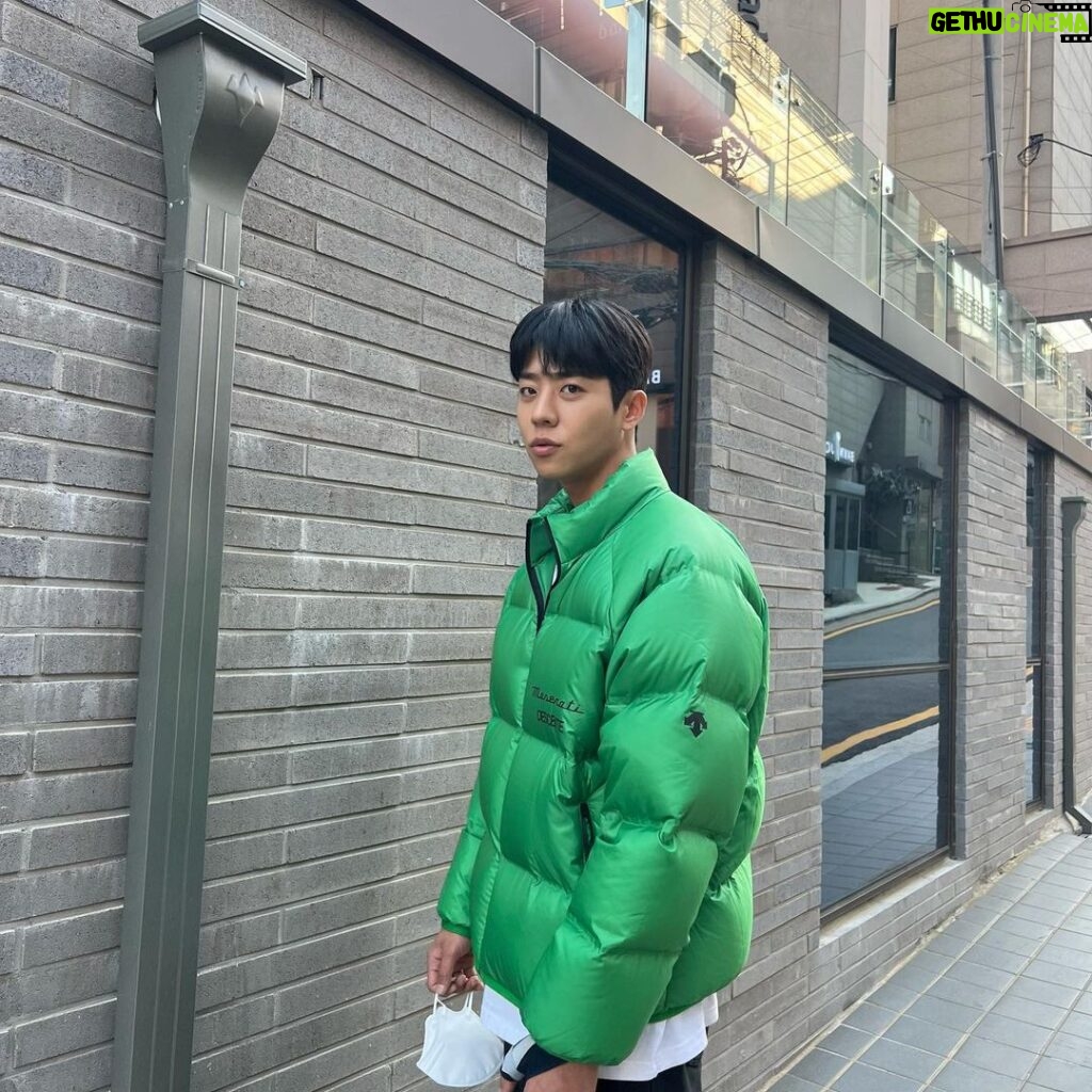 Chae Jong-hyeop Instagram - 🤣 #DESCENTE #데상트 #패딩