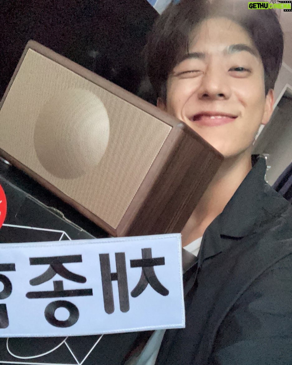 Chae Jong-hyeop Instagram - 평소 즐겨보던 런닝맨이라는 프로그램에서 그것도 좋아하던 하하형님한테 받은 값진 선물 무례했지만 감사합니다:) 👍