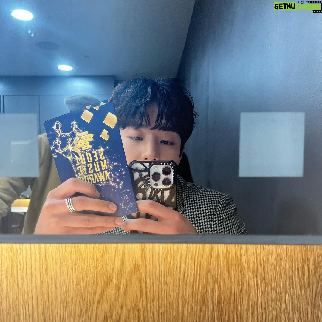 Chae Jong-hyeop Instagram - 상 받는 거 마냥 신나게 떨고 온 서울가요대상🙈