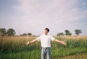 Chae Jong-hyeop Instagram - 몇 달 전, 매니저 동생이 찍어준 촬영 대기 중인 감자총각