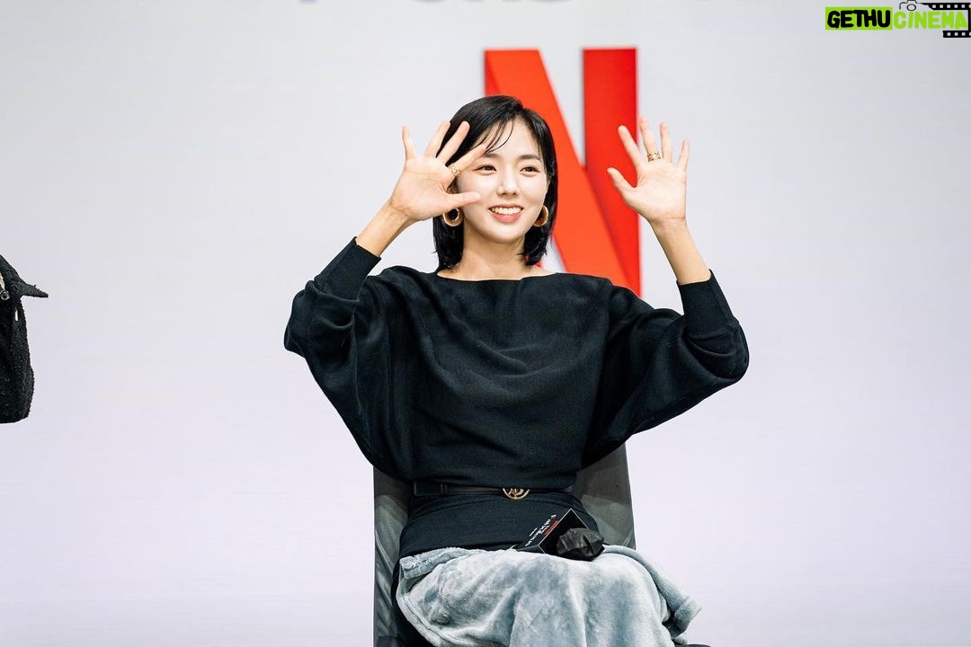Chae Soo-bin Instagram - 곧 만나요 우리! #더패뷸러스 #넷플릭스 냅다까라🙈💗
