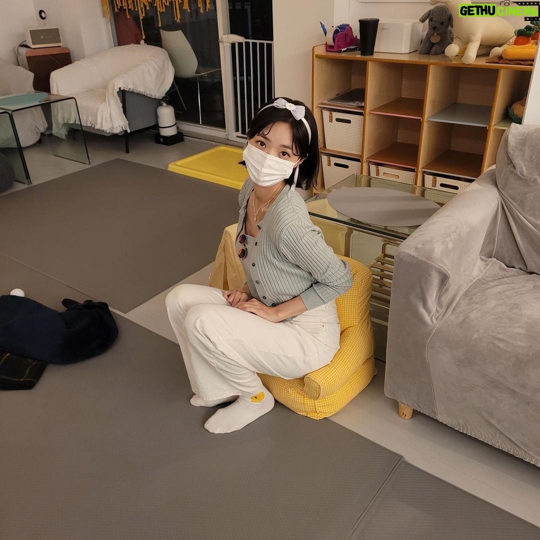 Chae Soo-bin Instagram - 개린이 집에 놀러온 나는야 어른이😎