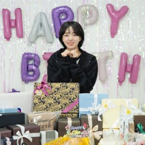 Chae Soo-bin Instagram - 올해 생일도 이렇게나 많이 축하해주시다니! 감동입니다🥺 너무너무 감사해요🤍 너무너무 행복해요🤍 Thank you all🤍