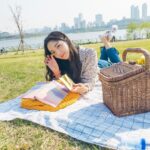 Chae Soo-bin Instagram - 한강 피크닉🧡 (책은 거뀨로 들어야 제맛😉) ⠀ 그리고 #커피#규타벅스#감사합니다#☕️