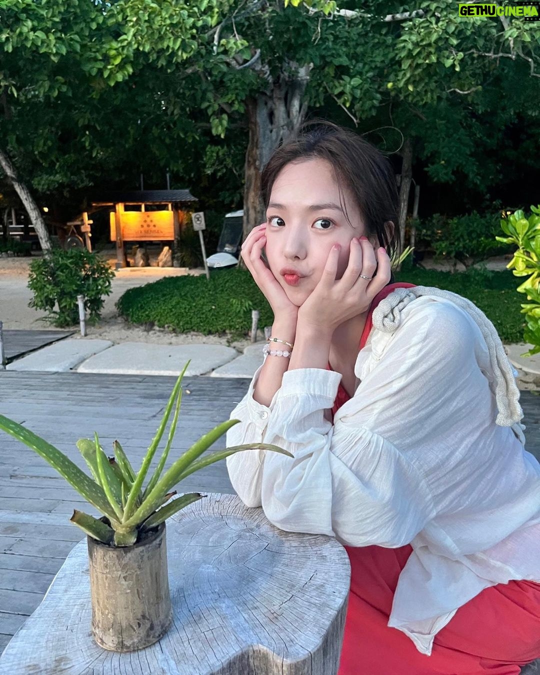 Chae Soo-bin Instagram - 그림같았던 여행🩵 고맙습니당 @tripfolders Six Senses Ninh Van Bay, Nha Trang