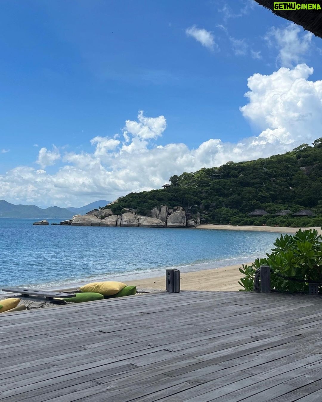 Chae Soo-bin Instagram - 그림같았던 여행🩵 고맙습니당 @tripfolders Six Senses Ninh Van Bay, Nha Trang