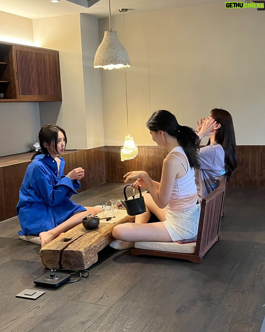 Chae Soo-bin Instagram - 좋은 곳에서 내 소중한 사람들과 행복한 추억 쌓아가기 🪻차곡차곡🌻
