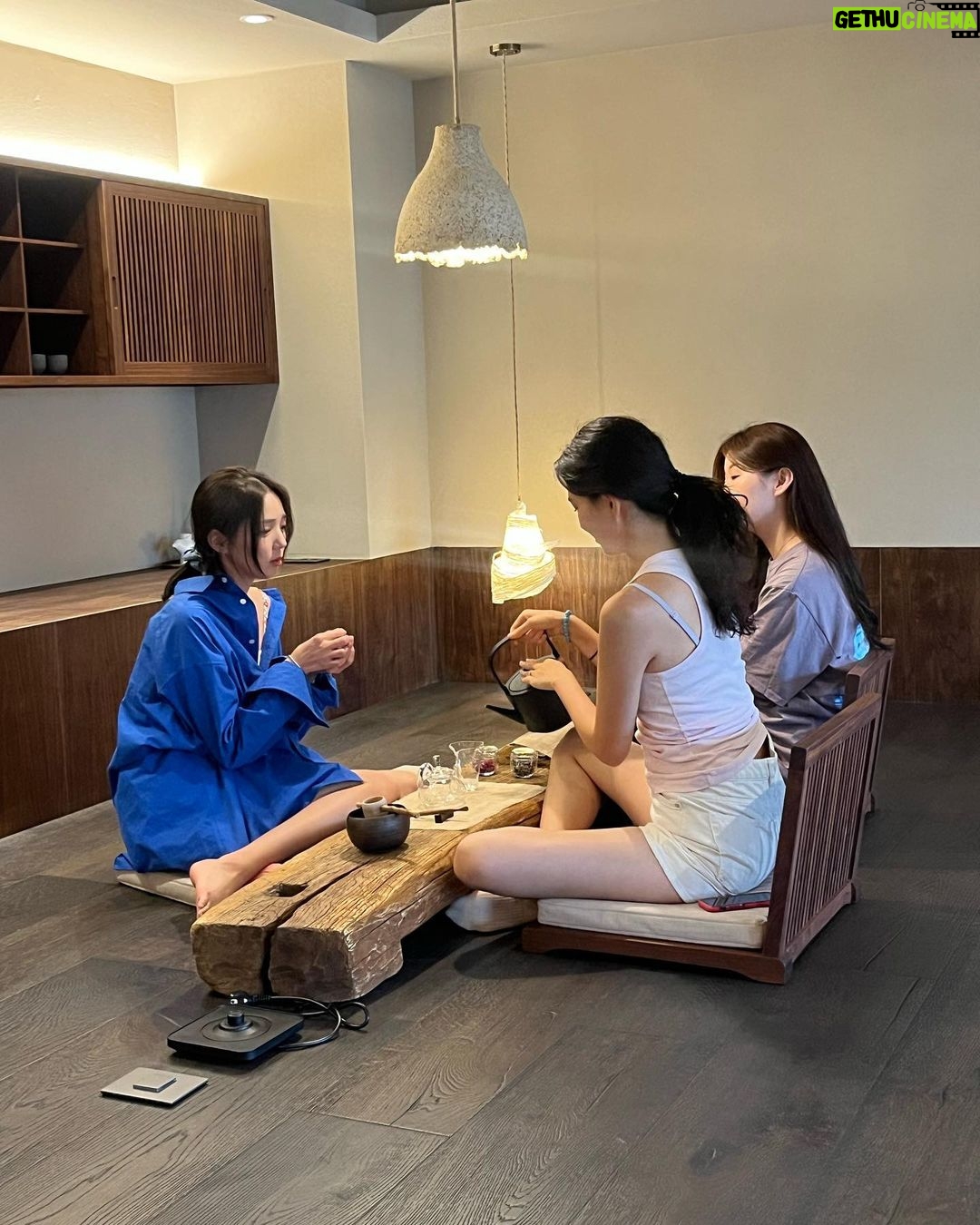 Chae Soo-bin Instagram - 좋은 곳에서 내 소중한 사람들과 행복한 추억 쌓아가기 🪻차곡차곡🌻