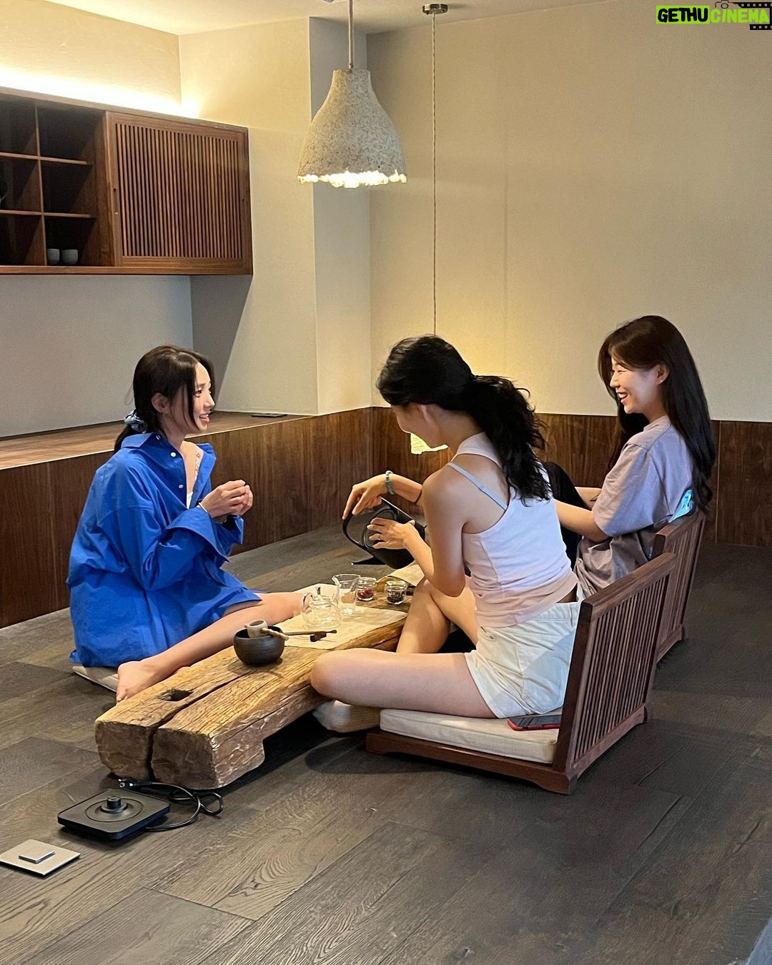 Chae Soo-bin Instagram - 좋은 곳에서 내 소중한 사람들과 행복한 추억 쌓아가기 🪻차곡차곡🌻