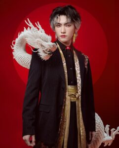 Chaikamon Sermsongwittaya Instagram - 2024 新年快樂 ！ 我想祝大家 🐉龙年行大运，💰好事连连，万事如意心也甜❤️ 🧨 2024 Happy Chinese New Year ขอให้ปีมังกรนำโชคลาภ สิ่งดีๆ มาสู่ทุกคนนะครับ สุขภาพแข็งเเรง เฮงๆ รวยๆ ✨❤️ #bosschaikamon #ShawtyBoss #BoNoh