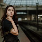Chaitra Reddy Instagram – One of my most favourite look 😍🥰 
Bunch – 1 🙈
I was longing to post this on my insta ❤️ 
 Thank you @priya_durai_makeoverartistry for patiently creating this look ❤️ 
And @deepak_durai_photography thank you for your vision and the photos chello ❤️
@oshinanil Oshu thank you for giving the best as always ❤️