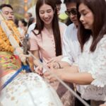 Chalida Vijitvongtong Instagram - ขอกราบขอบพระคุณทุกท่าน ที่ได้ร่วมบุญและร่วมกุศลในการทำบุญยกช่อฟ้า ที่จังหวัดลพบุรี วัดดำรงบุล ซึ่งเป็นที่ของคุณตาที่ได้บริจาคให้ได้สร้างวัดนี้ ขอร่วมอนุโมทนาบุญกับทุกท่านนะคะ 🙏🏻 วัดดำรงบุล อช่องสาริกา อพัฒนานิคม จลพบุรี