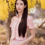Chalida Vijitvongtong Instagram - ขอกราบขอบพระคุณทุกท่าน ที่ได้ร่วมบุญและร่วมกุศลในการทำบุญยกช่อฟ้า ที่จังหวัดลพบุรี วัดดำรงบุล ซึ่งเป็นที่ของคุณตาที่ได้บริจาคให้ได้สร้างวัดนี้ ขอร่วมอนุโมทนาบุญกับทุกท่านนะคะ 🙏🏻 วัดดำรงบุล อช่องสาริกา อพัฒนานิคม จลพบุรี