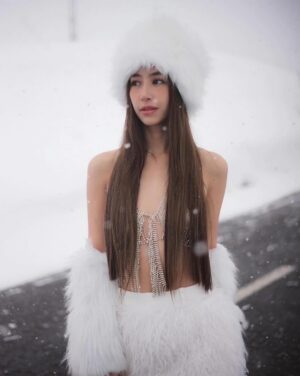 Chalida Vijitvongtong Instagram - Cause I’m Mrs. Snow, ‘till death we’ll be freezing❄️