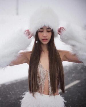 Chalida Vijitvongtong Instagram - Cause I’m Mrs. Snow, ‘till death we’ll be freezing❄️