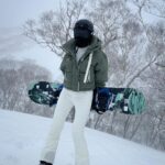 Chalida Vijitvongtong Instagram – พายุเข้าก็ต้องเล่น ❄️☃️ Niseko 翠華 at Grand Hirafu