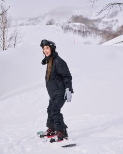 Chalida Vijitvongtong Instagram - Ski in Ski out 🤍 Niseko 翠華 at Grand Hirafu
