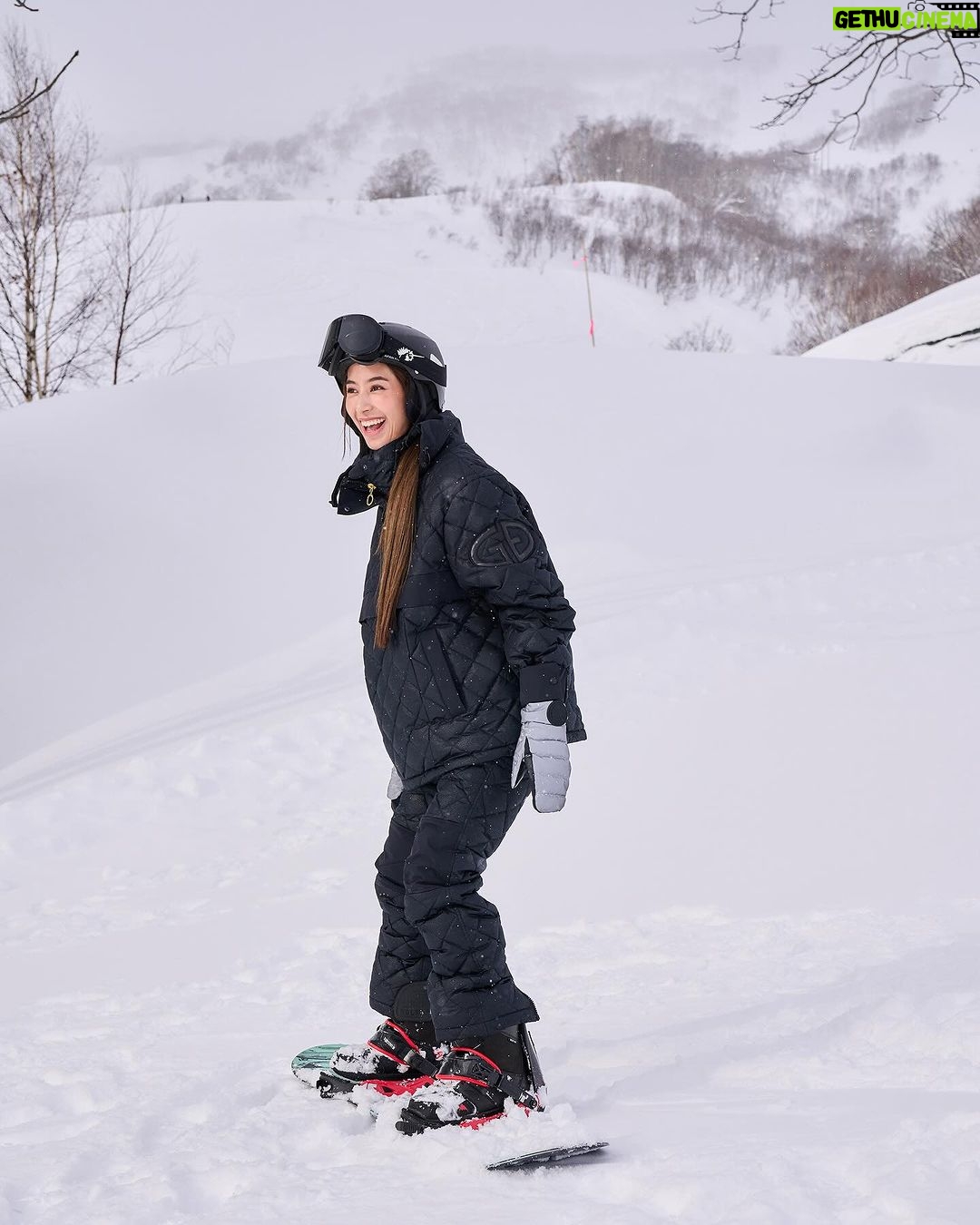 Chalida Vijitvongtong Instagram - Ski in Ski out 🤍 Niseko 翠華 at Grand Hirafu