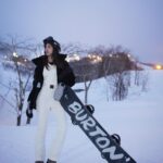 Chalida Vijitvongtong Instagram – Ski in Ski out 🏂🩵 

@skyeniseko @theskiproject 
#skyeniseko #experienceniseko#niseko Skye Niseko