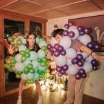 Chalida Vijitvongtong Instagram - Happy new year Party🍇 at @hisohigh.bar I’m Muscat PP Kyoho แต่งตัวธีมยังไงก็ได้ให้โลกจำ จำใครสุดดดพูด!!😂 ขอบคุณแขกทุกคนที่ให้เกียรติมาสนุกกับบ้านเรา และการจับฉลาก ก.ไก่ ท้ายคำ มีเก็บบรรยากาศความสนุกได้ที่ @msstoryofficial ศุกร์นี้นะคะ 📸 ขอบคุณพี่ @jordwphoto HI SO HIGH BAR