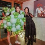 Chalida Vijitvongtong Instagram - Happy new year Party🍇 at @hisohigh.bar I’m Muscat PP Kyoho แต่งตัวธีมยังไงก็ได้ให้โลกจำ จำใครสุดดดพูด!!😂 ขอบคุณแขกทุกคนที่ให้เกียรติมาสนุกกับบ้านเรา และการจับฉลาก ก.ไก่ ท้ายคำ มีเก็บบรรยากาศความสนุกได้ที่ @msstoryofficial ศุกร์นี้นะคะ 📸 ขอบคุณพี่ @jordwphoto HI SO HIGH BAR
