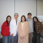 Chalida Vijitvongtong Instagram – 비타민주사하쟈~ 잘 챙겨주셔서 고마워용~

ขอบคุณพี่ๆที่ดูแลให้วิตามินกับพวกเรานะคะ 💘❄️⛄️

@oum_sarang599 @ab_plasticsurgery_th  @tikdawan_w