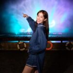 Chalida Vijitvongtong Instagram – วัยอย่างเรา ก็ยังดูโชว์น้ำพุได้อยู่นะ 🤪 @mond_tanutchai 

#chiangmainightsafari
#เชียงใหม่ไนท์ซาฟารี เชียงใหม่ไนท์ซาฟารี Chiang Mai Night Safari