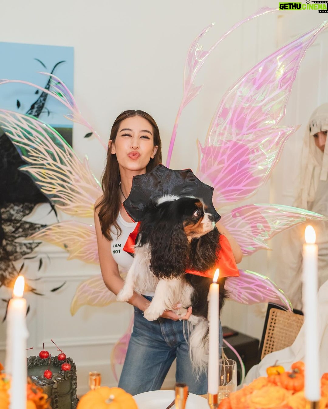 Chalida Vijitvongtong Instagram - Glowing up this Halloween. 🎃✨