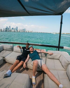 Chandler Hallow Instagram - $1 vs $1,000,000,000 Yacht!

GO WATCH!