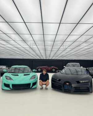 Chandler Hallow Instagram - $1 VS $100,000,000 Car 🚘