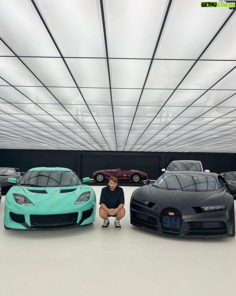 Chandler Hallow Instagram - $1 VS $100,000,000 Car 🚘