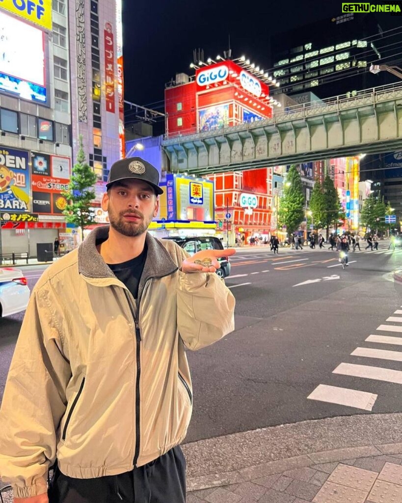 Chandler Hallow Instagram - Japan