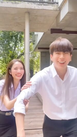 Chanon Santinatornkul Instagram - ในอีกจักรวาลที่เชนและหยินเกิดในเวลาใกล้ๆกัน หลังจากจบปี4 เชนก็คุกเข่าขอหยินแต่งงาน 😬 #หารักด้วยใจเธอ จบแล้วนะครับ ขอบคุณทุกๆคนมากที่ติดตามชม ❤️🍀 @aff_taksaorn 

In that parallel world where Yin and Shane were born around the same year and time. Graduation just passed and at long last Shane ask her to be his wife. #findyourself is finally come to and end. Thank you everyone so much for watching krub ❤️🍀!
