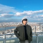 Chanon Santinatornkul Instagram - แม้แดดแยงตา แต่ฟ้าช่างเย็นชื่นบาน 😘 Sunlight so strong, but a cool wind blow like a song for me 😘 Umeda Sky Building. Japan, Osaka