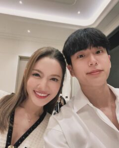 Chanon Santinatornkul Instagram - คืนนี้หยิน @aff_taksaorn กับเชนทดลองเป็นแฟนกันวันแรก เป็นกำลังใจให้ด้วยนะครับ 🍀❤️ 20.30 ทาง GMM25 #หารักด้วยใจเธอ ย้อนหลัง 22.30 ทาง viu 🤩 tonight Shane and Yin will begin their BFGF trial period. Please support ❤️🍀😬 20.30 on GMM25. rerun 22.30 at VIU