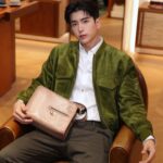 Chanon Santinatornkul Instagram - The crafted lover 🤎 @berluti แบรนด์รองเท้าและเครื่องหนังสำหรับสุภาพบุรุษระดับโลกสัญชาติฝรั่งเศส สามารถมาเลือกชมสินค้าได้ที่บูติคหรูแห่งใหม่ใจกลางเมือง ณ สยามพารากอน พร้อมอวดโฉมเครื่องหนังดีไซน์ล่าสุดในคอลเลกชั่นต้อนรับสปริงซัมเมอร์ 2024 ที่เน้นการนำเสนอสีสันอันโดดเด่นด้วยการพาทิน่า (Patina) ลงบนเครื่องหนังในเฉดสีใหม่ๆ ที่ได้รับแรงบันดาลใจมาจากสีสันของธรรมชาติ รังสรรค์บนเครื่องหนังดีไซน์สวย #Berluti #BerlutiThailand