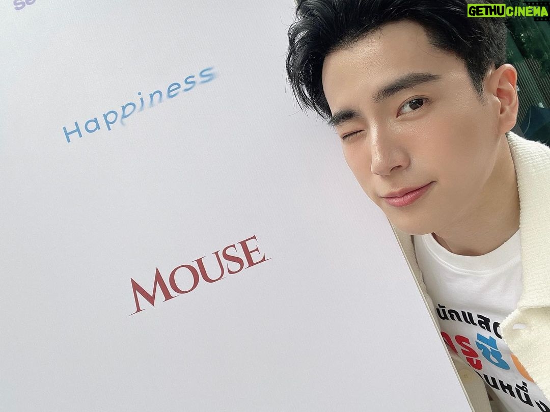 Chanon Santinatornkul Instagram - สิบตรีพชรวิชญ์รายงานตัวครับ 🫡 #mouse 🐀 ต้องจับตัวฆาตกรให้ได้เล้ยย 😤😤 ละฝากงานใหม่น้องสาวผมด้วยนะครับ 🤩 @noonpitchatorn Please look forward to my next work krub #mouse 🐀❤️ and also my sister's new work too 🤩 #บวงสรวงซีรี่ส์พิทรูซีเจ2023