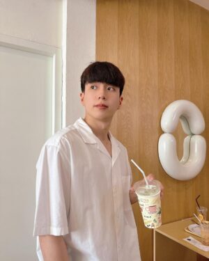 Chanon Santinatornkul Instagram - นมชาเขียวจัดว่าเป็นชานมหรือไม่ 🤔
is green tea milk considered as milk tea 🤔
