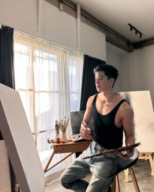 Chanon Santinatornkul Instagram - วาดลมไปเรื่อย 😂😬
Paint the world full of you 🤩
