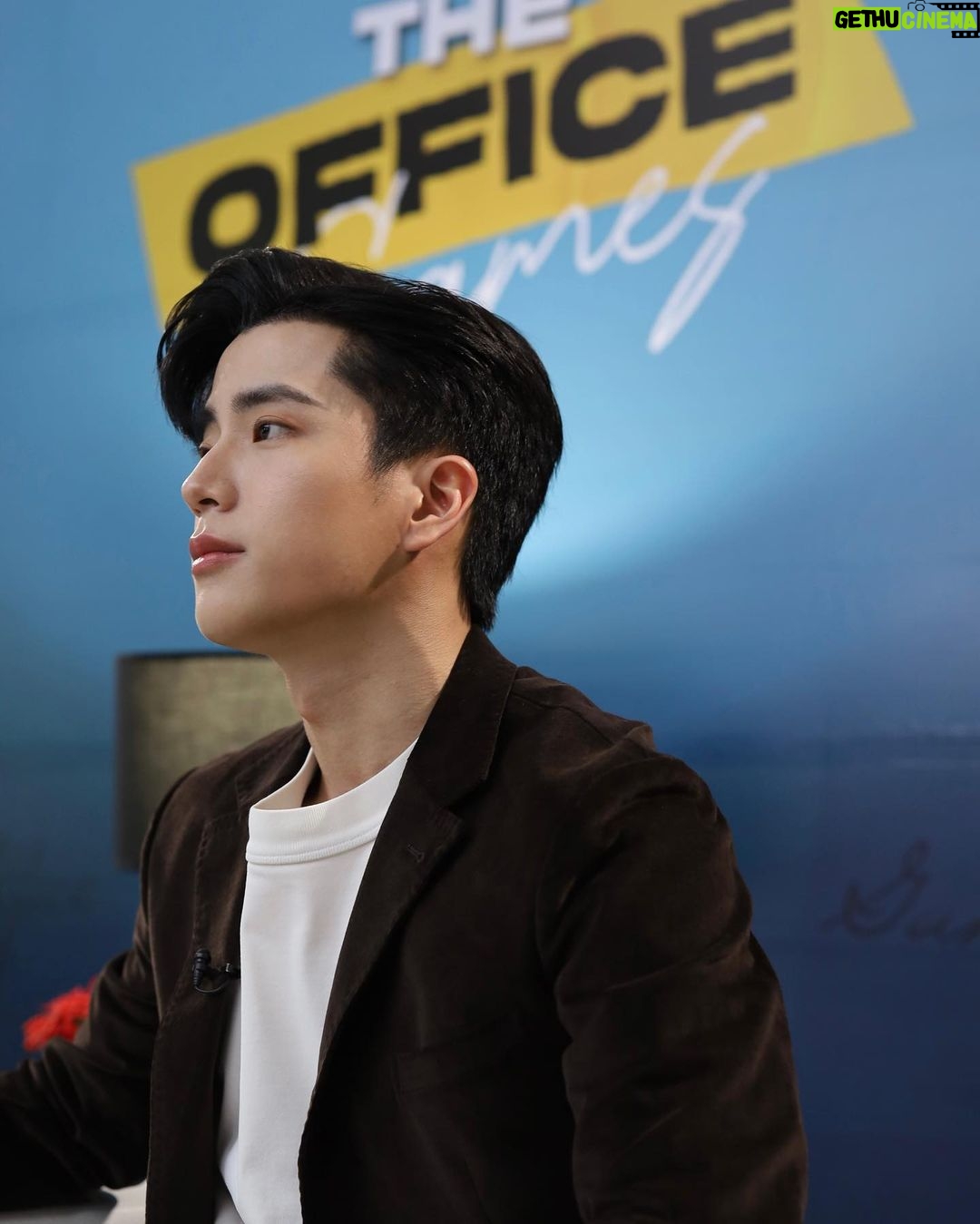 Chanon Santinatornkul Instagram - #ร้อยเล่มเกมส์ออฟฟิศ EP1 & EP2 ดูได้ที่ prime video แล้วนะครับ ❤️💙🍀 #theofficegames EP1 & EP2 now available on Prime Video ❤️💙🍀