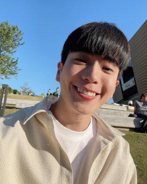 Chanon Santinatornkul Instagram - มันช่างจ้าซะเหลือเกินนน 😗
Such a sunny day 😗