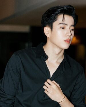 Chanon Santinatornkul Instagram - เริ่มหนาวๆแระ ใส่เสื้อดีกว่า 😬
let wear some shirt now 😬