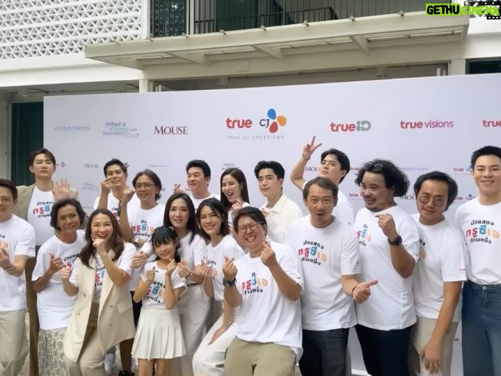 Chanon Santinatornkul Instagram - สิบตรีพชรวิชญ์รายงานตัวครับ 🫡 #mouse 🐀 ต้องจับตัวฆาตกรให้ได้เล้ยย 😤😤 ละฝากงานใหม่น้องสาวผมด้วยนะครับ 🤩 @noonpitchatorn Please look forward to my next work krub #mouse 🐀❤️ and also my sister's new work too 🤩 #บวงสรวงซีรี่ส์พิทรูซีเจ2023