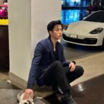 Chanon Santinatornkul Instagram - นายท่านมาคันขาว ส่วนบ่าวมาคันชมพู 😅 Master won't let me sit in white, so I gotta come in pink 😿