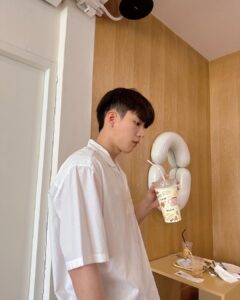 Chanon Santinatornkul Instagram - นมชาเขียวจัดว่าเป็นชานมหรือไม่ 🤔 is green tea milk considered as milk tea 🤔