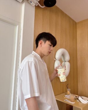 Chanon Santinatornkul Instagram - นมชาเขียวจัดว่าเป็นชานมหรือไม่ 🤔
is green tea milk considered as milk tea 🤔