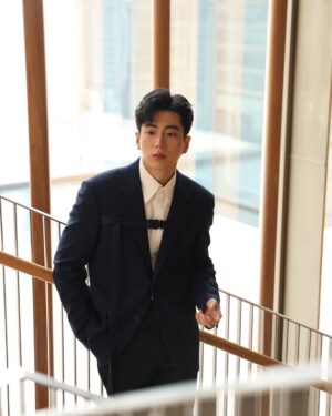 Chanon Santinatornkul Instagram - It's bluetiful night... we looking for something dumb to do 🤩💙
#PrimeVideoTH
#OffWhiteBangkok