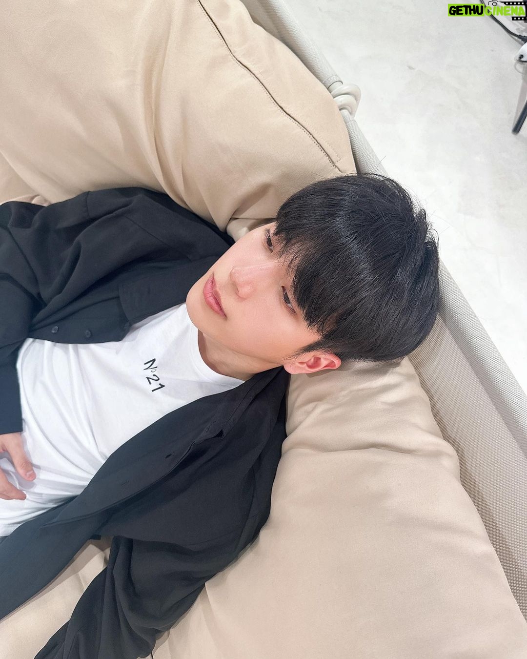 Chanon Santinatornkul Instagram - อาทิตย์ จันทร์ อังคาร พุธ 😩 Sunday Monday Tuesday Wednesday 😩